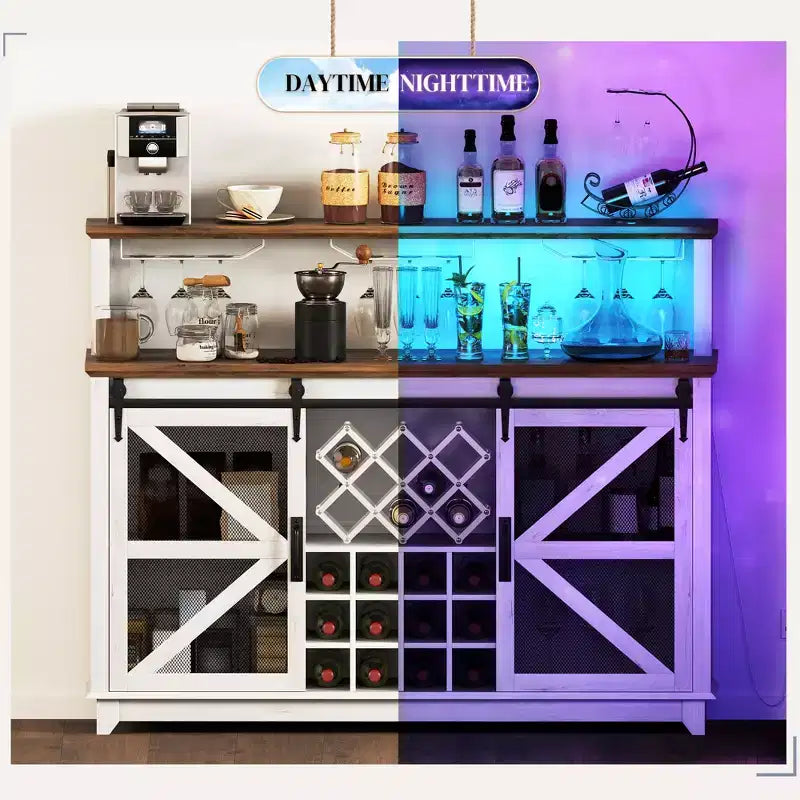 Meuble de bar café de ferme avec lumières LED et portes coulissantes de grange, armoire de bar à vin de 55" avec porte-bouteilles et porte-verres