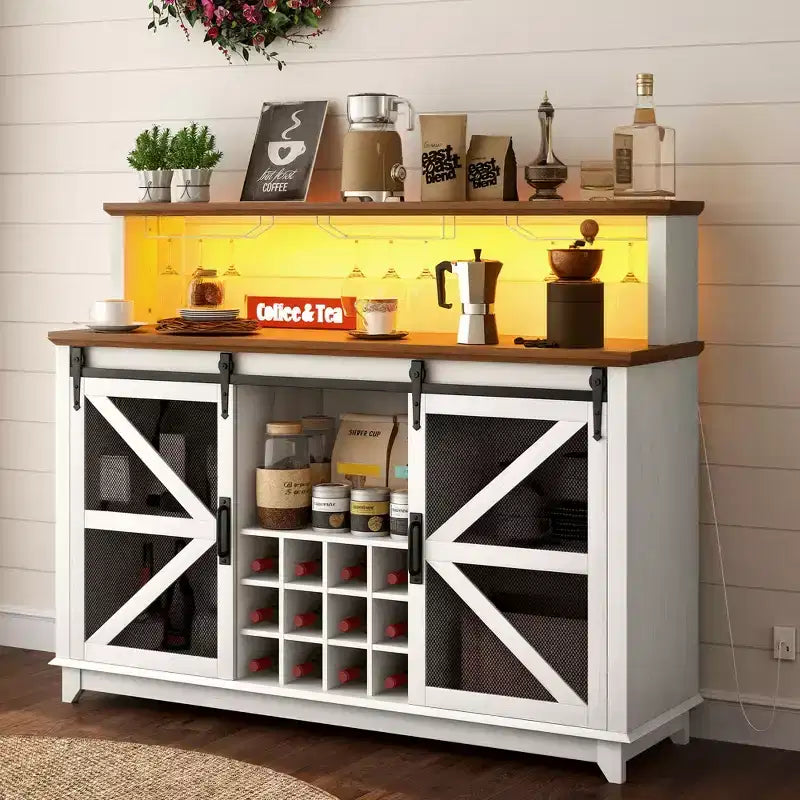 Meuble de bar café de ferme avec lumières LED et portes coulissantes de grange, armoire de bar à vin de 55" avec porte-bouteilles et porte-verres