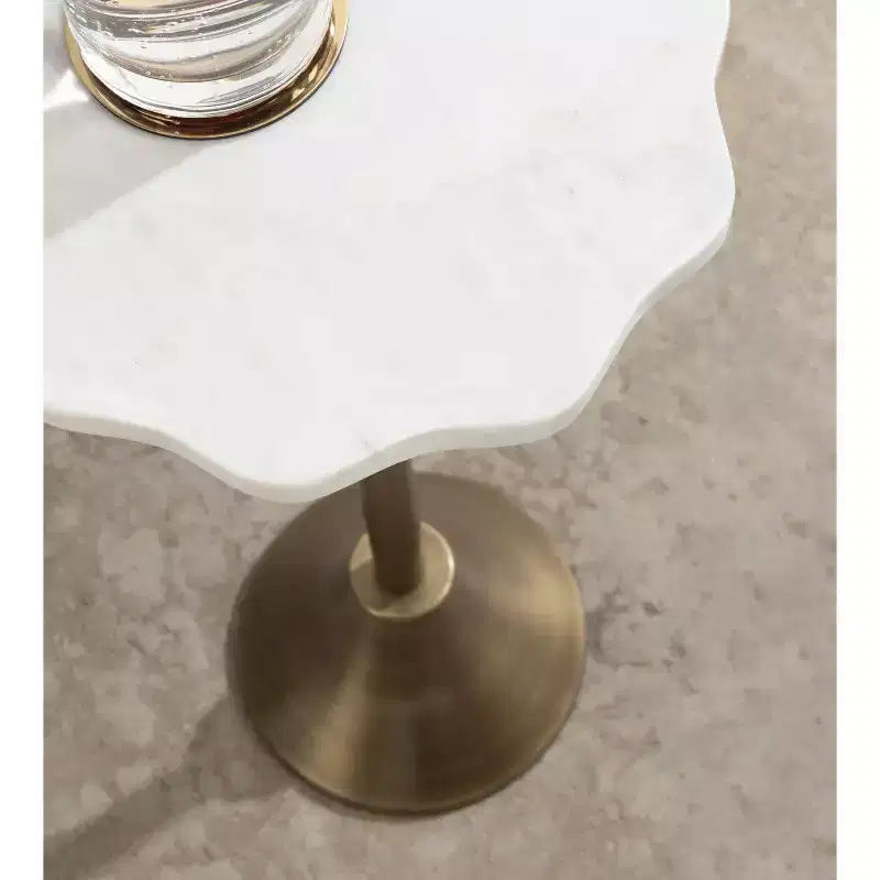 Table d'appoint Sanzo festonnée en marbre et métal