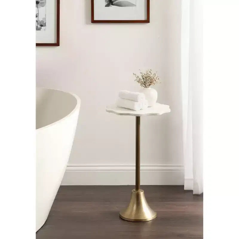 Table d'appoint Sanzo festonnée en marbre et métal