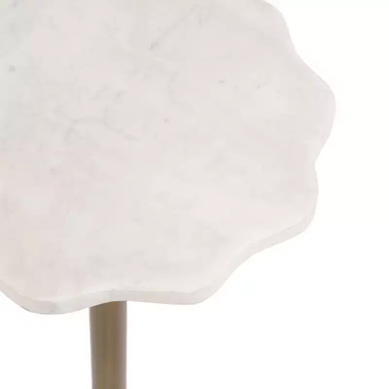 Table d'appoint Sanzo festonnée en marbre et métal