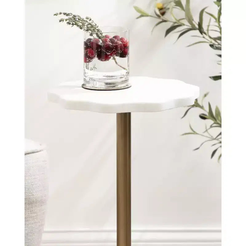 Table d'appoint Sanzo festonnée en marbre et métal