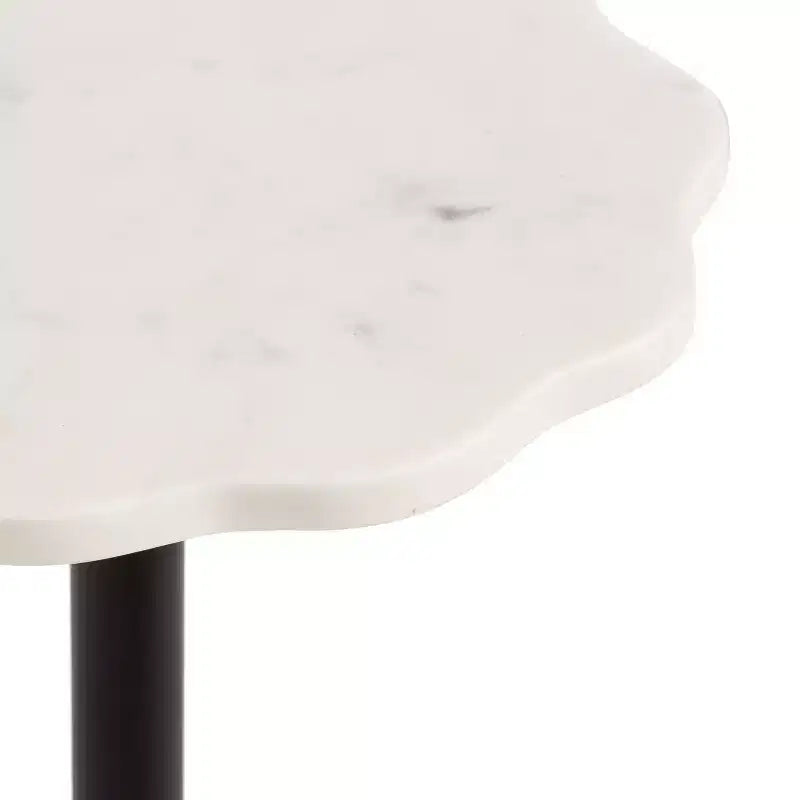 Table d'appoint Sanzo festonnée en marbre et métal