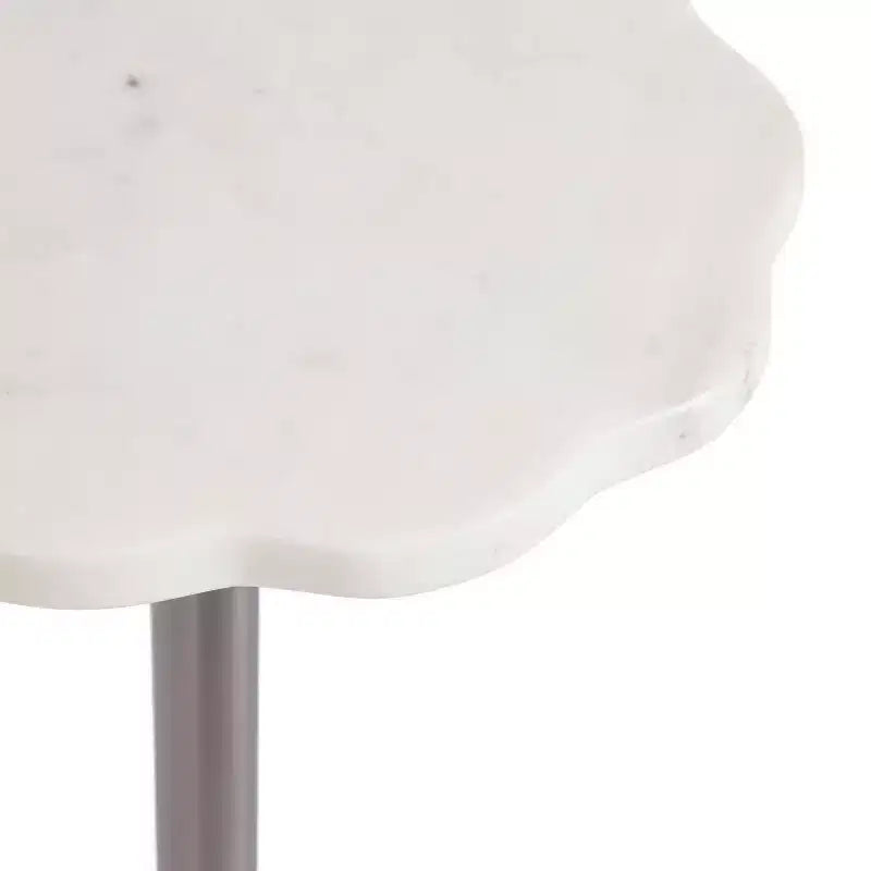 Table d'appoint Sanzo festonnée en marbre et métal
