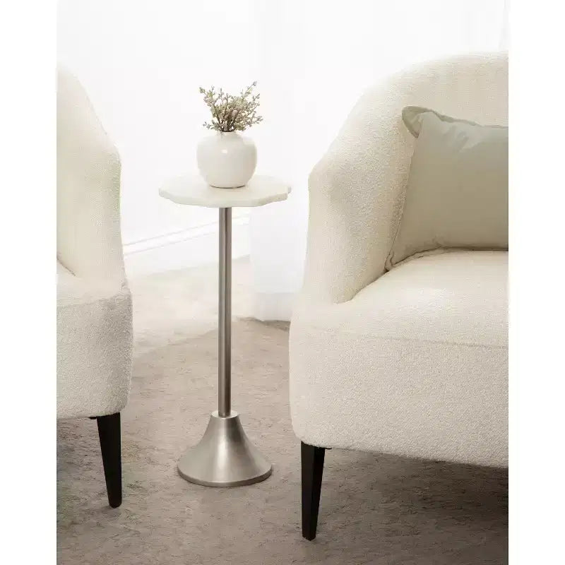 Table d'appoint Sanzo festonnée en marbre et métal