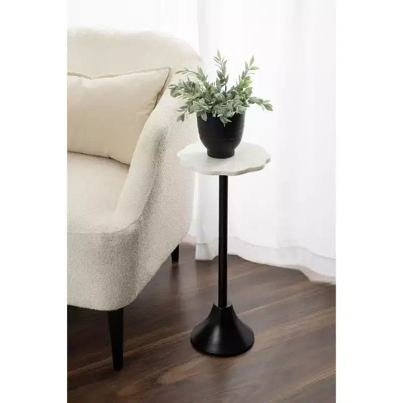 Table d'appoint Sanzo festonnée en marbre et métal