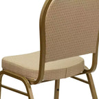 Chaise de banquet empilable à dossier bombé de la 