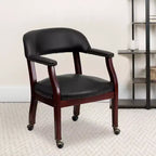 Fauteuil de conférence avec garniture cloutée et roulettes