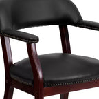 Fauteuil de conférence avec garniture cloutée et roulettes