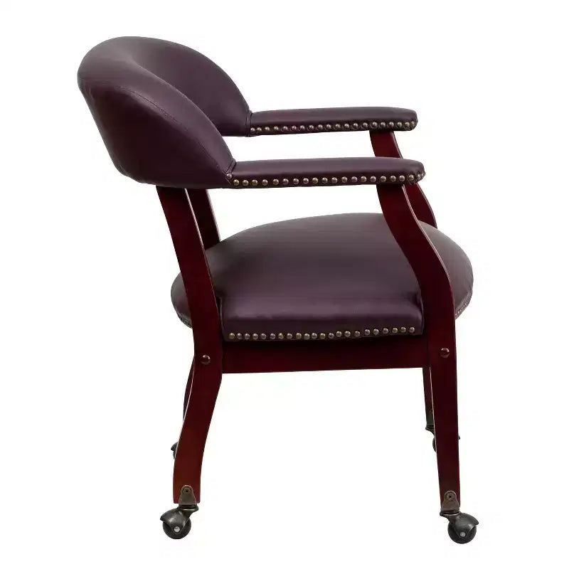 Fauteuil de conférence avec garniture cloutée et roulettes
